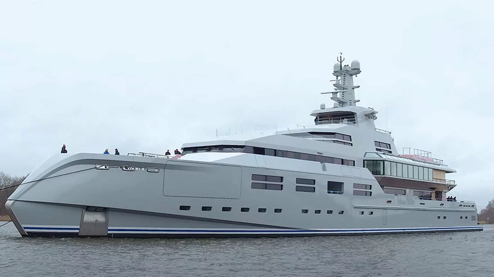 Svenska Lisa köper superyacht med maken för 2,4 miljarder